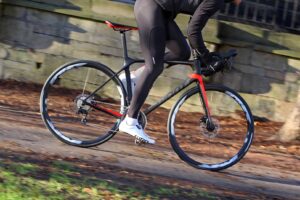 Giant TCR Advanced 2 Disc - riding 1.jpg