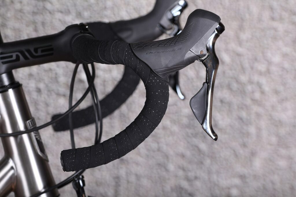 Laverack R Jack – bars and shifter.jpg
