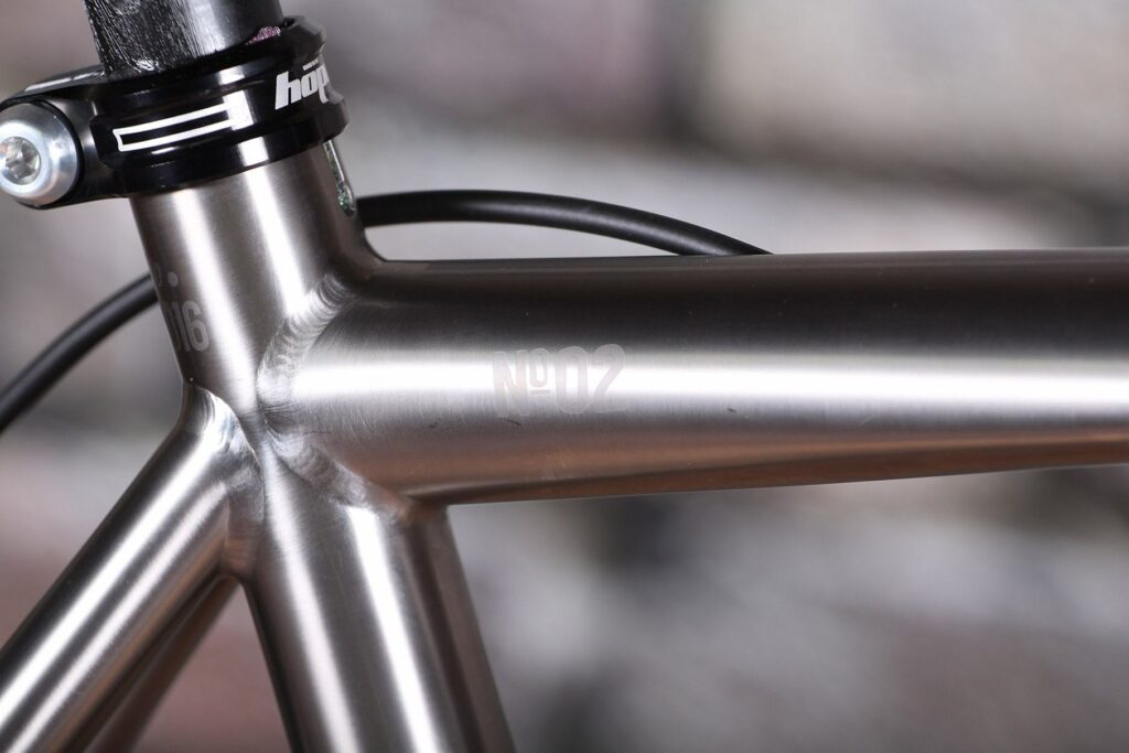 Laverack R Jack – top tube detail.jpg