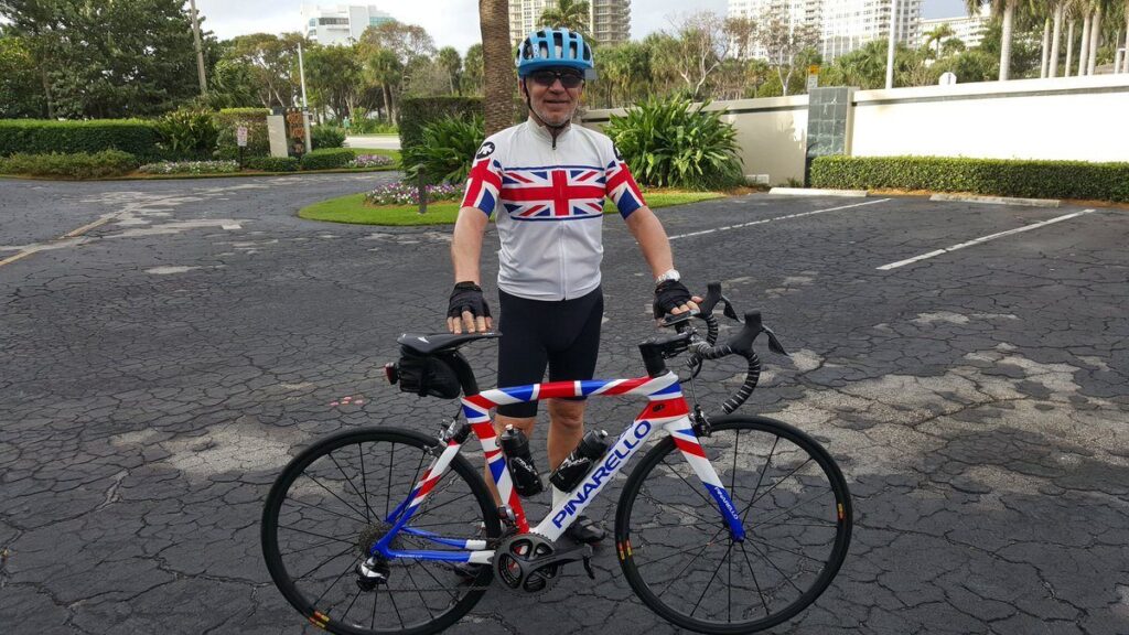 Lord Sugar flies the flag (via Twitter).jpg