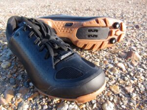 Specialized Recon Mixed Terrain Shoes - Pair With Sole.jpg