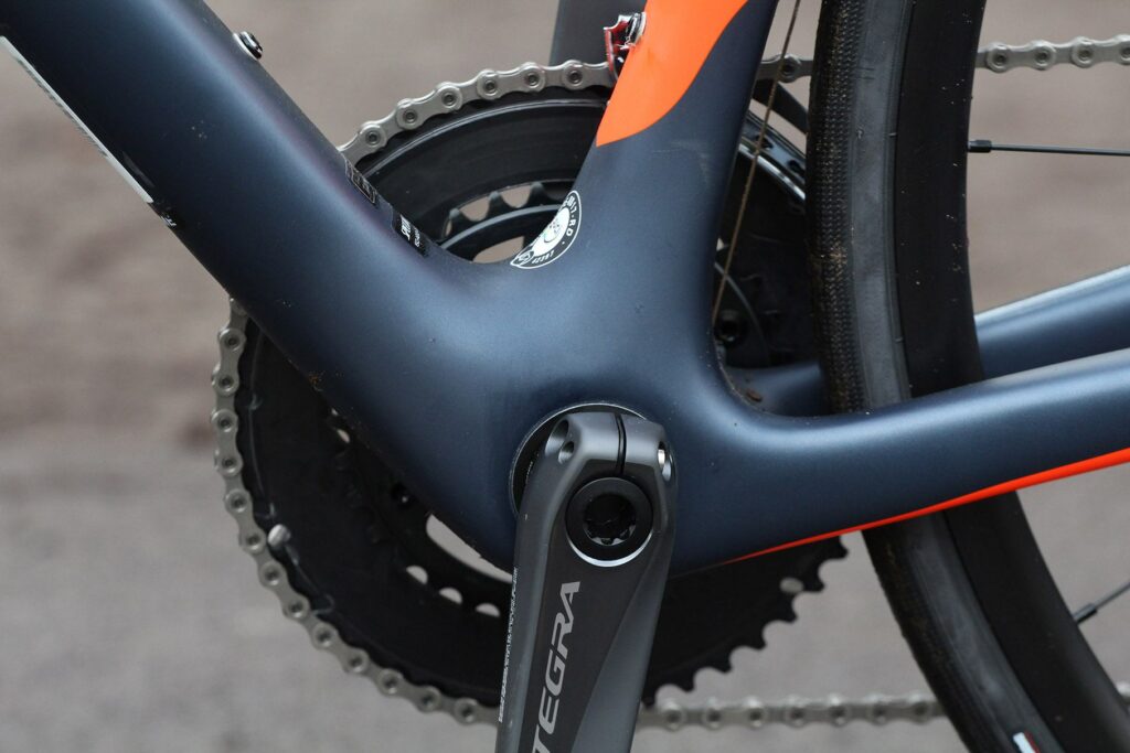 Specialized Roubaix Expert – bottom bracket.jpg