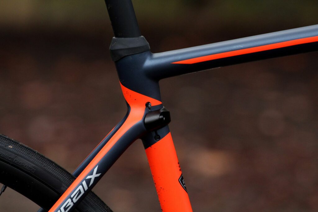 Specialized Roubaix Expert – seat tube junction.jpg