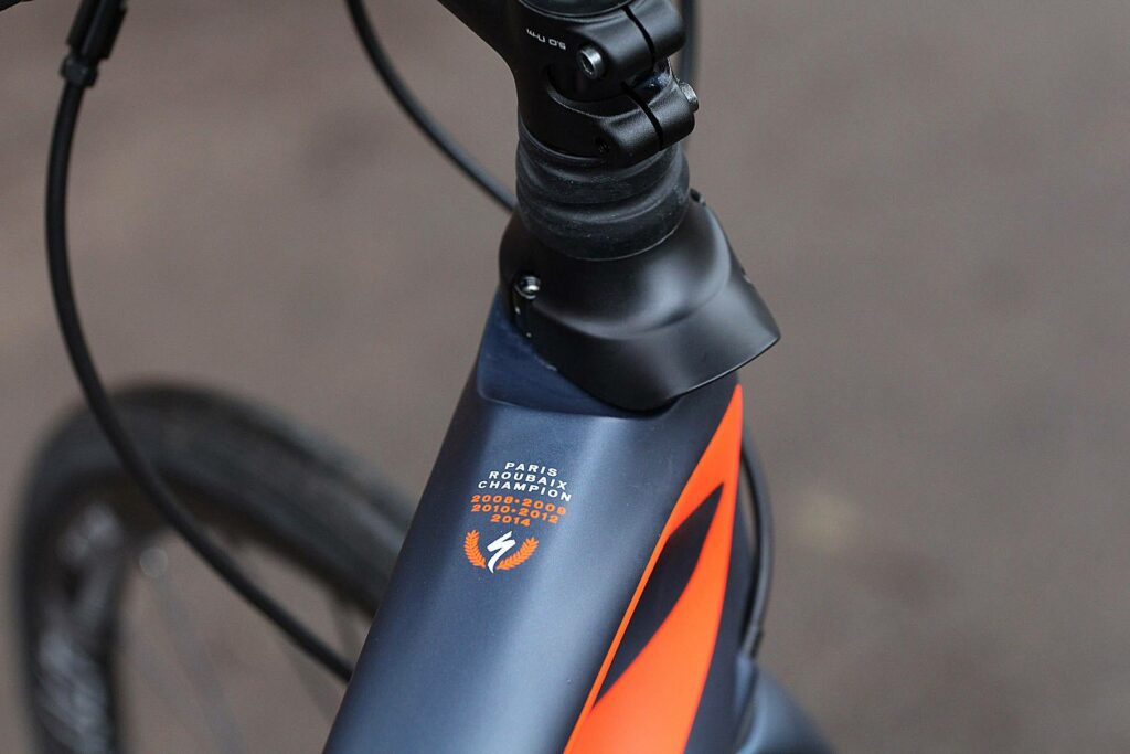 Specialized Roubaix Expert – top tube detail.jpg
