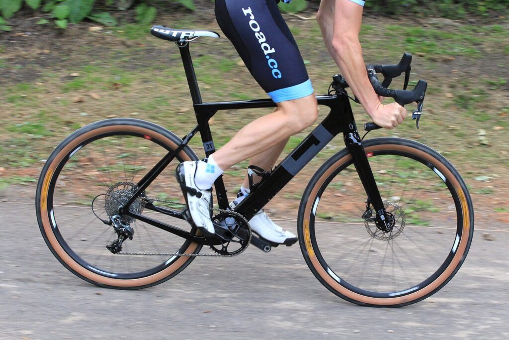 3T Exploro LTD &ndash; riding 1.jpg