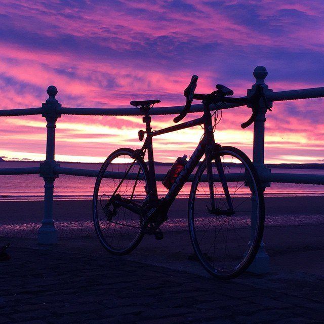 Edinburgh sunrise (rigostarjambo on Instagram)