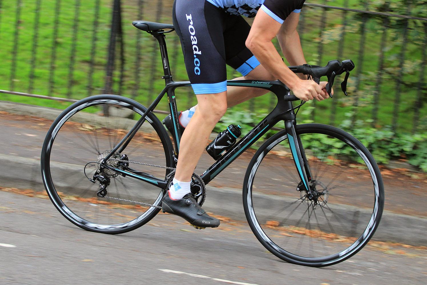 Bianchi Intenso Disc 105 &ndash; riding 3