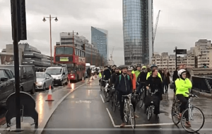 Blackfriars Bridge Tube strike 9 January 2017 (credit Chris Kenyon on Twitter).PNG