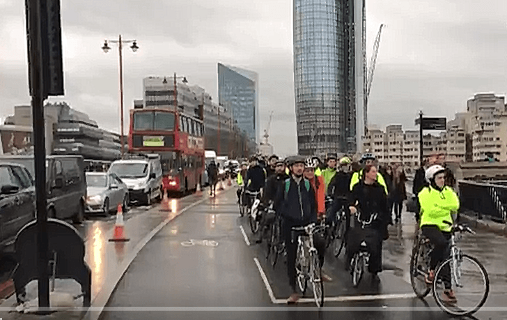 Blackfriars Bridge Tube strike 9 January 2017 (credit Chris Kenyon on Twitter).PNG