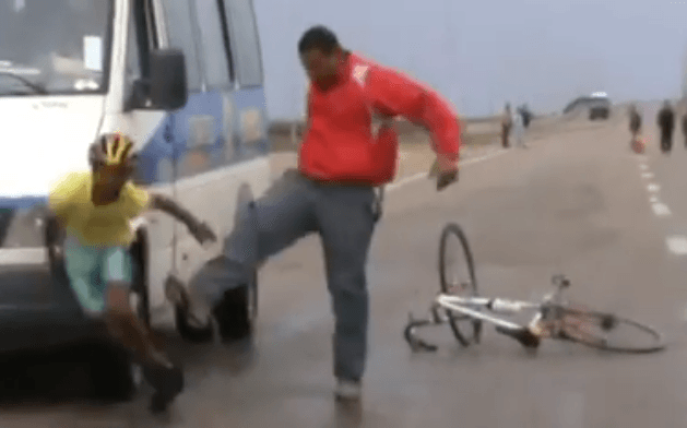 Coach assaulting young cyclist in Egypt (Modo Peiraias Facebook video still).PNG
