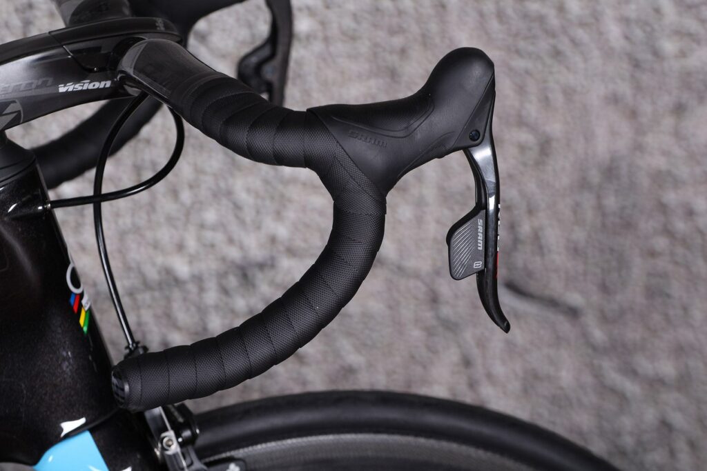 Colnago Concept – bar and shifter.jpg