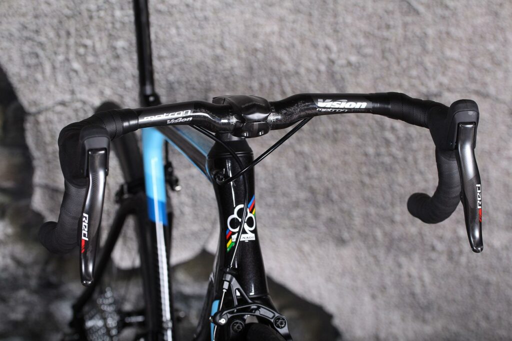 Colnago Concept – bars.jpg