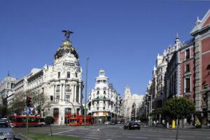 Gran Via, Madrid (licensed CC BY SA on WIkimedia Commons by Fermín Rodríguez Fajardo).jpg