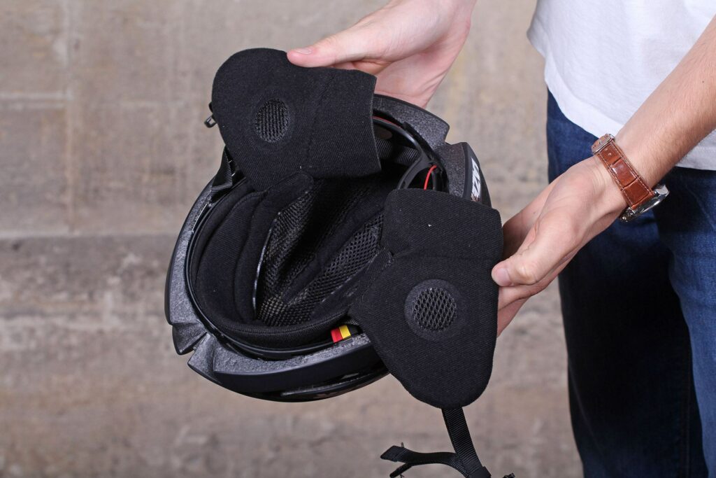 Lazer Genesis Winter cap – in helmet.jpg