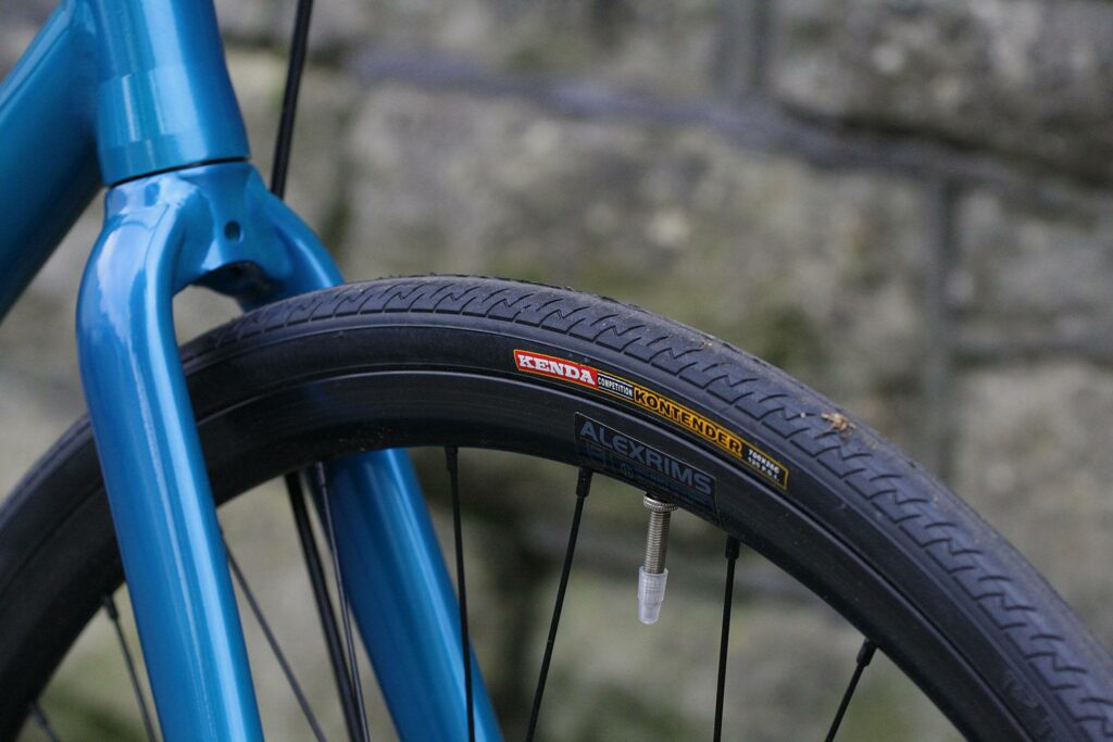 Pinnacle Dolomite SS – tyre and rim.jpg