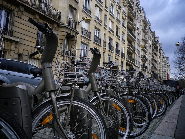 Velib (licensed CC BY-SA 2.0 on Flickr by Sam Nabi).jpg