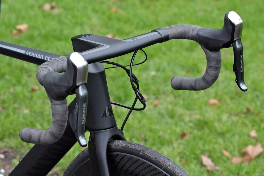 Canyon Aeroad CF SLX Disc 8.0 Di2 – bars.jpg