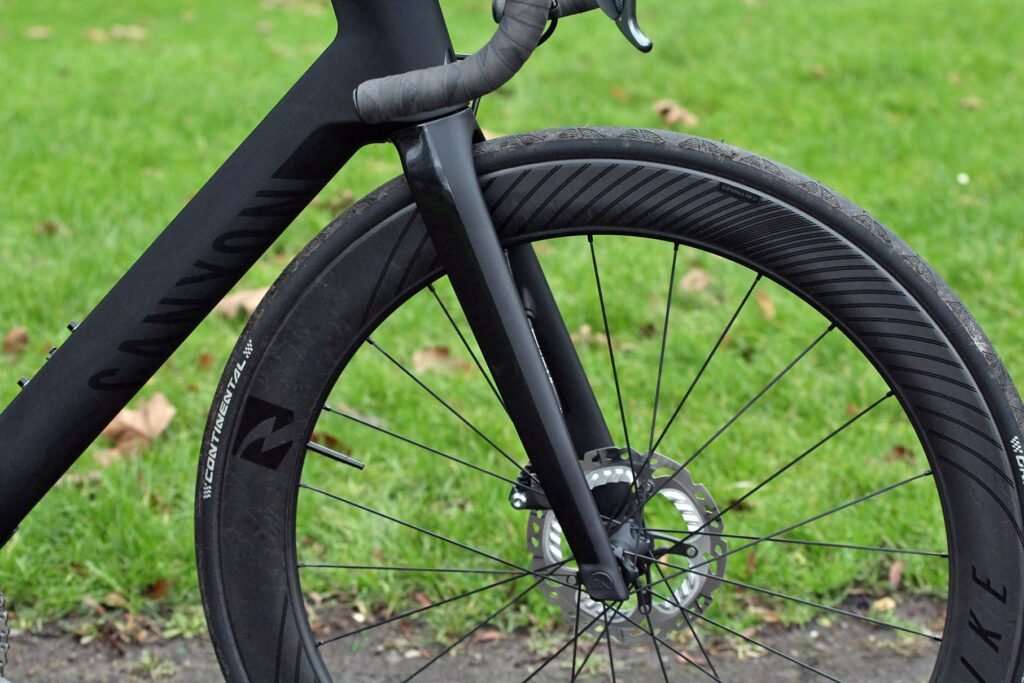 Canyon Aeroad CF SLX Disc 8.0 Di2 – fork.jpg