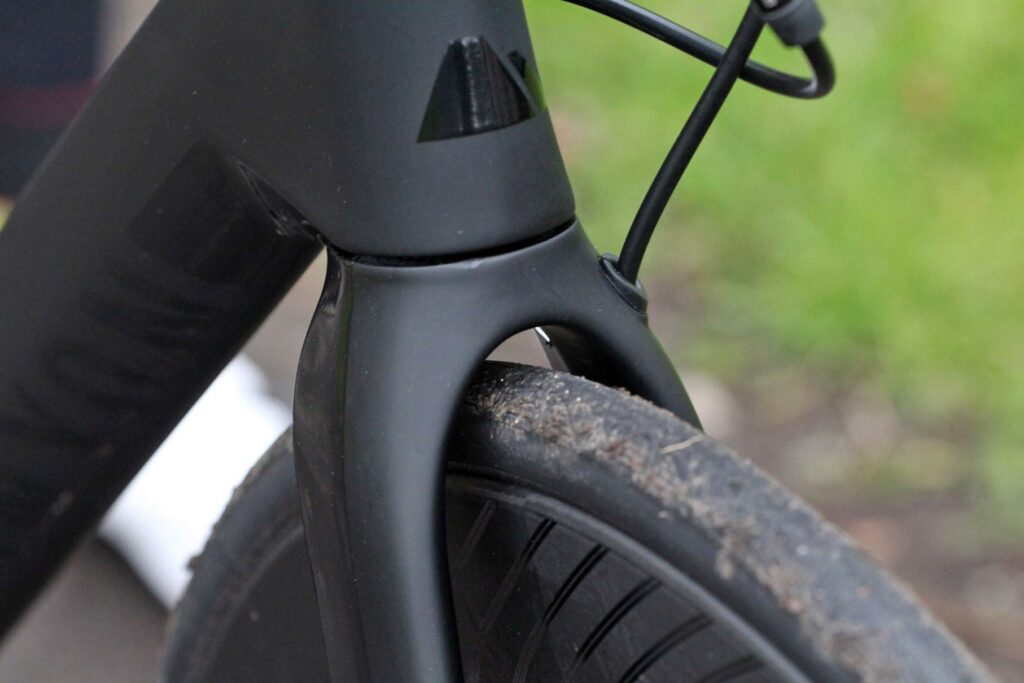 Canyon Aeroad CF SLX Disc 8.0 Di2 – fork clearance.jpg