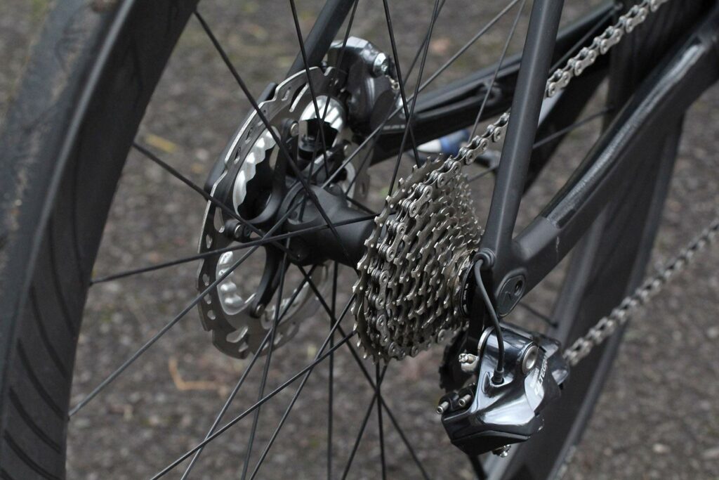 Canyon Aeroad CF SLX Disc 8.0 Di2 – rear hub and cassette.jpg