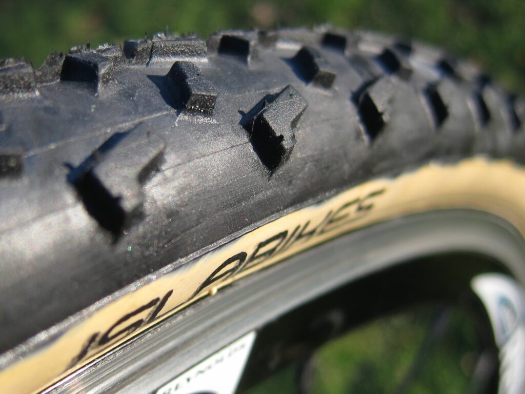 Islabikes Greim Pro cyclo-cross tyre 700 x 32c – Islabikes Mounted.jpg