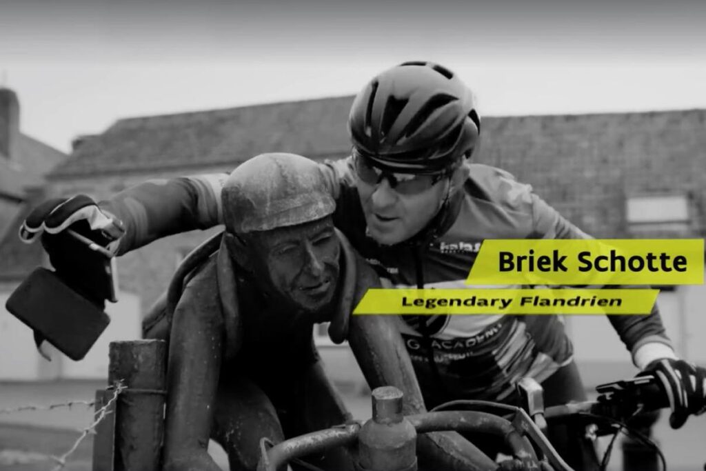 Johan Museeuw takes a selfie with the statue of Brief Schotte (Cycling in Flanders).jpg