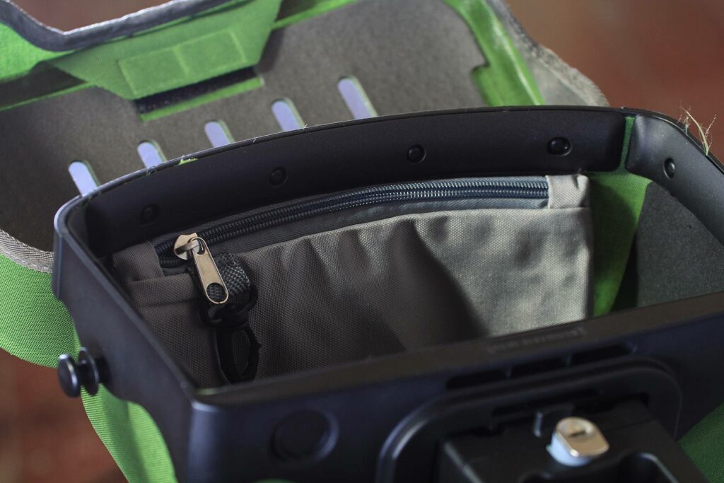 Orlieb Ultimate6 S Plus Waterproof Handlebar bag – inside.jpg