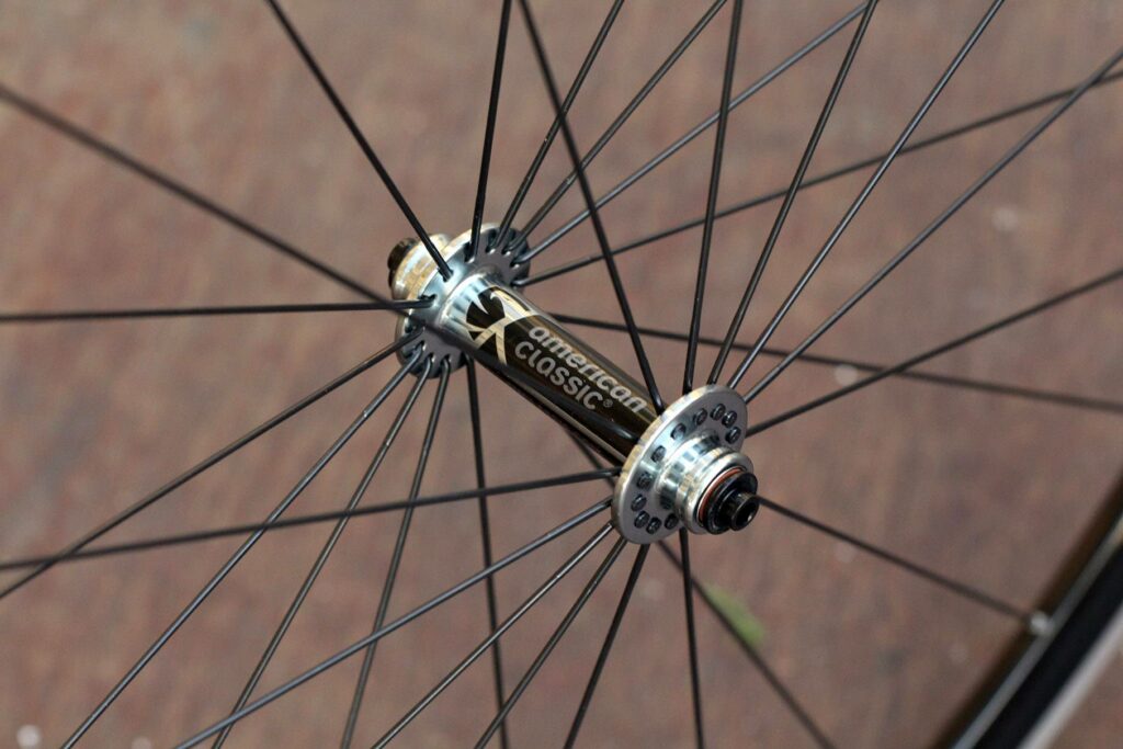 American Classic Sprint 350 Tubeless wheelset – front hub 2.jpg