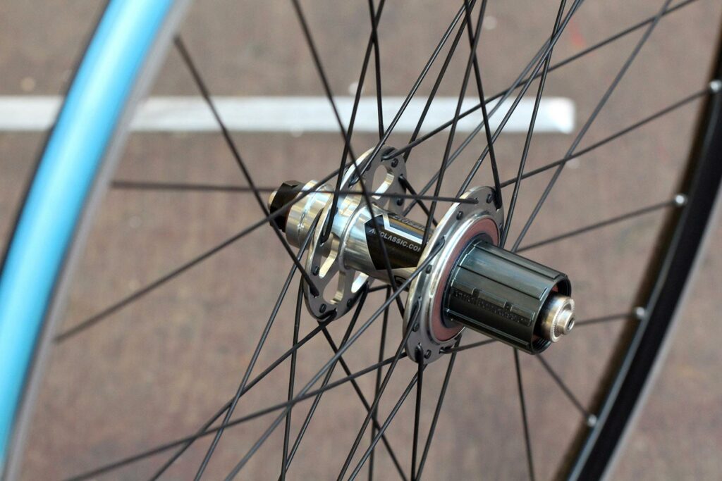 American Classic Sprint 350 Tubeless wheelset – rear hub 2.jpg