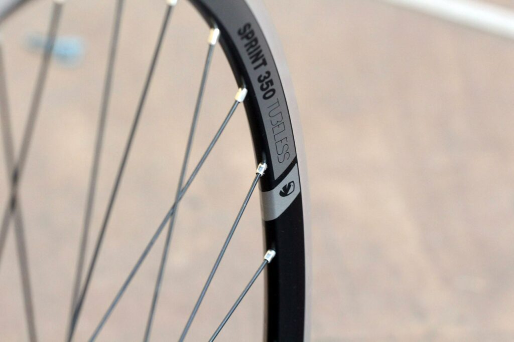 American Classic Sprint 350 Tubeless wheelset – spoke nipples.jpg