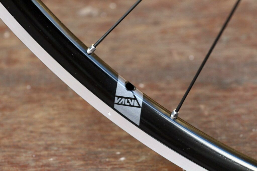 American Classic Sprint 350 Tubeless wheelset – valve hole.jpg