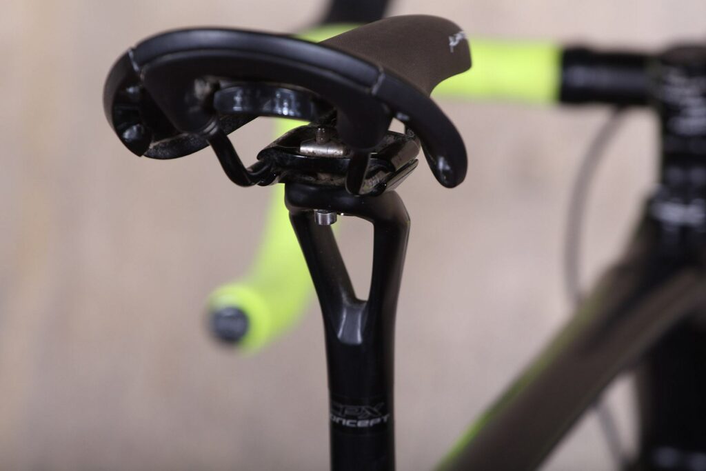 Focus Paralane Ultegra – seatr post.jpg