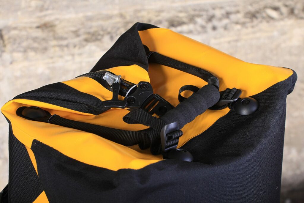 ORTLIEB 防水ダブルバッグ イエロー/ブラック Ortlieb Duffle RS 110L - Cycling News | Bike Reviews | road.cc