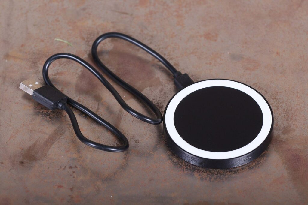 Plus-T-Store.com Winter heated insoles and wireless charger – charger.jpg