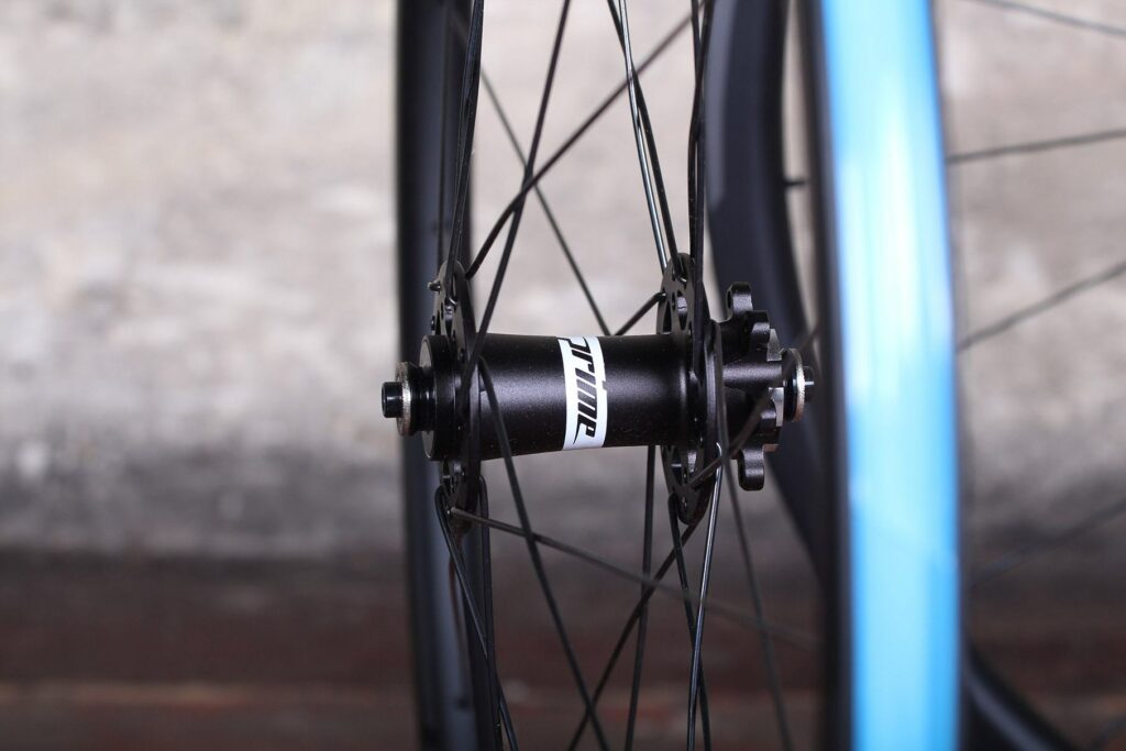 Prime RR-28 Carbon Clincher Disc Road Wheelset – front hub 3.jpg