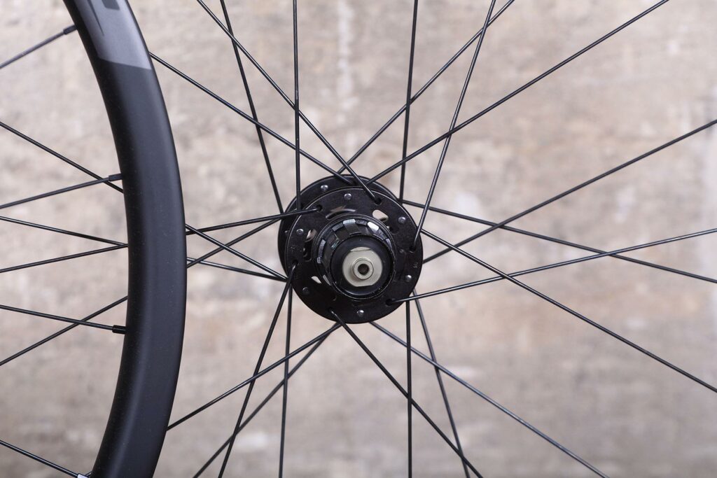 Prime RR-28 Carbon Clincher Disc Road Wheelset – rear hub.jpg