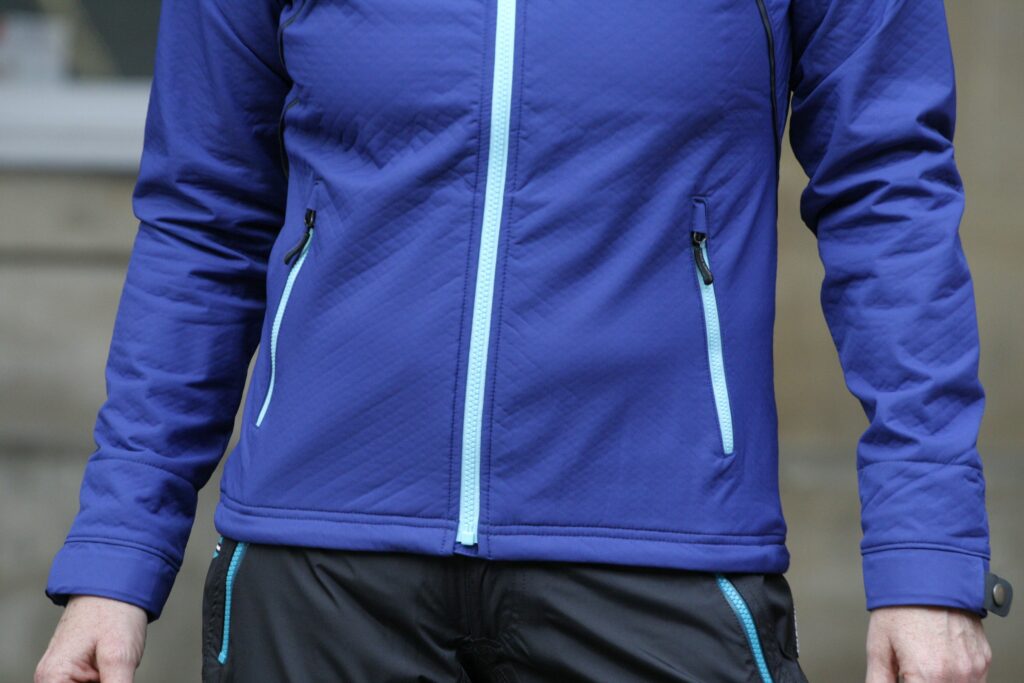 Showers Pass Womens Rogue Hoodie – hem.JPG