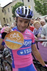 Giro 2012 S11 Scarponi Salvaiciclisti (Gian Mattia D’Alberto – LaPresse – RCS Sport)