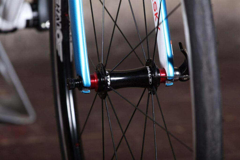 All-City Mr Pink – front hub.jpg