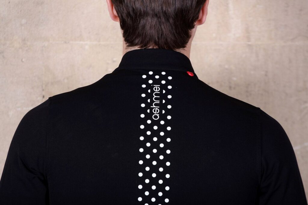 Ashmei 3 Season Jersey – shoulders.jpg