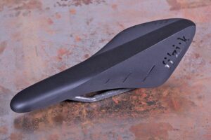 Fizik Arione R1 Regular Road Saddle.jpg
