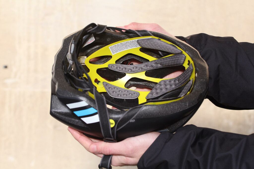Giant Rev Mips Road Helmet – inside.jpg