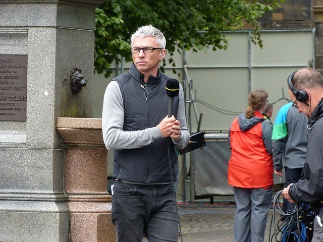 Jonathan Edwards at the 2014 women’s time trial in Glasgow (CC licensed by brassyn via Flickr).jpg