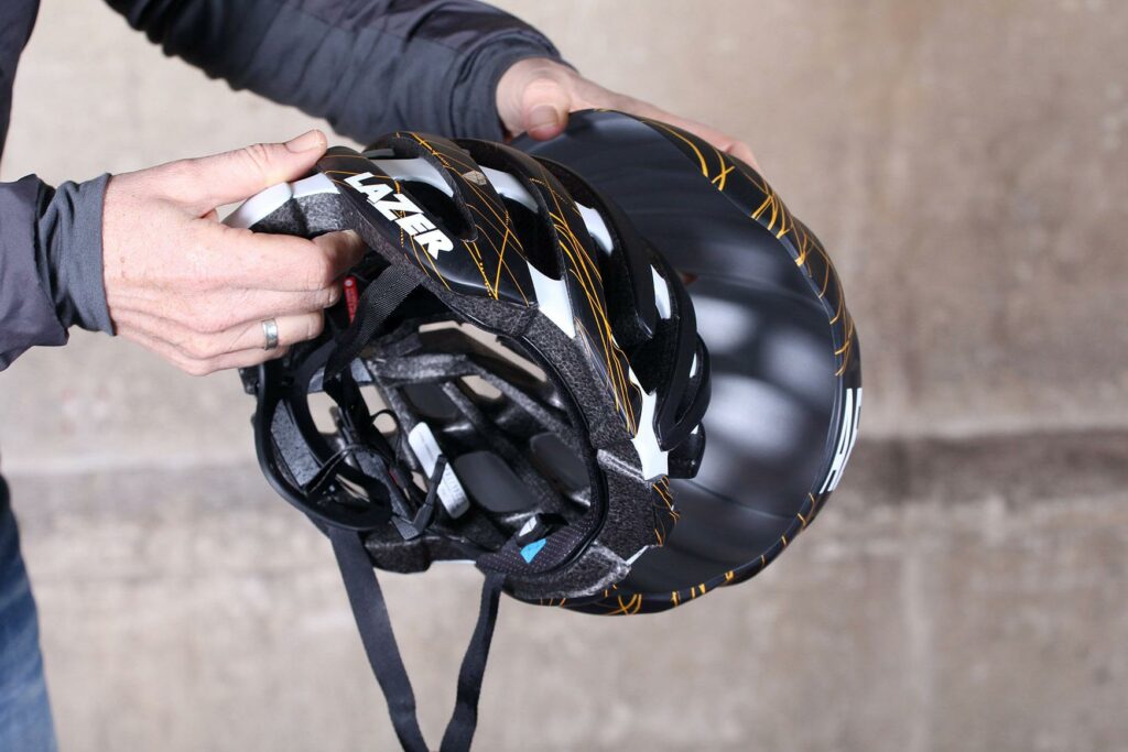 Lazer Cosmo helmet with Aeroshell – aeroshell removal.jpg