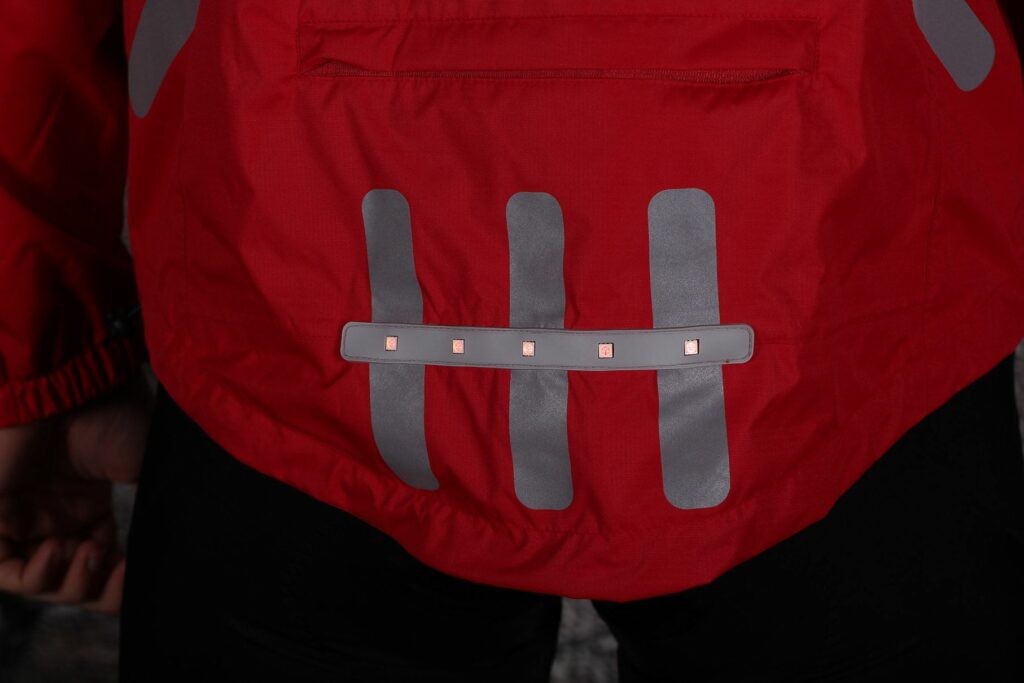 Visijax Highlight Jacket with LEDs – tail light.jpg