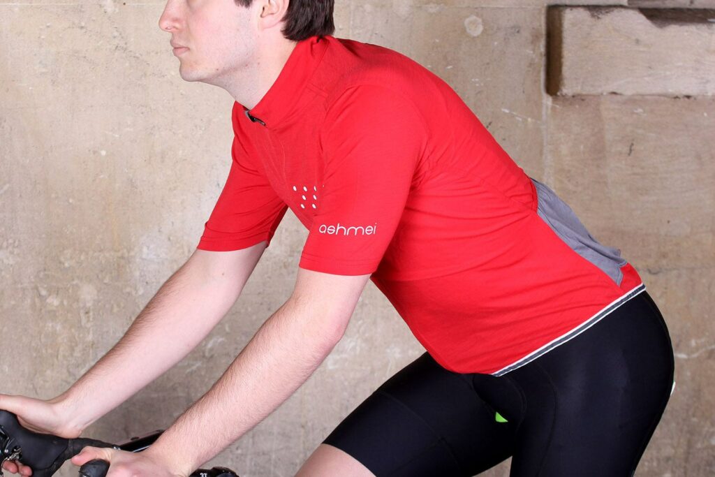 Ashmei KoM Jersey – riding.jpg