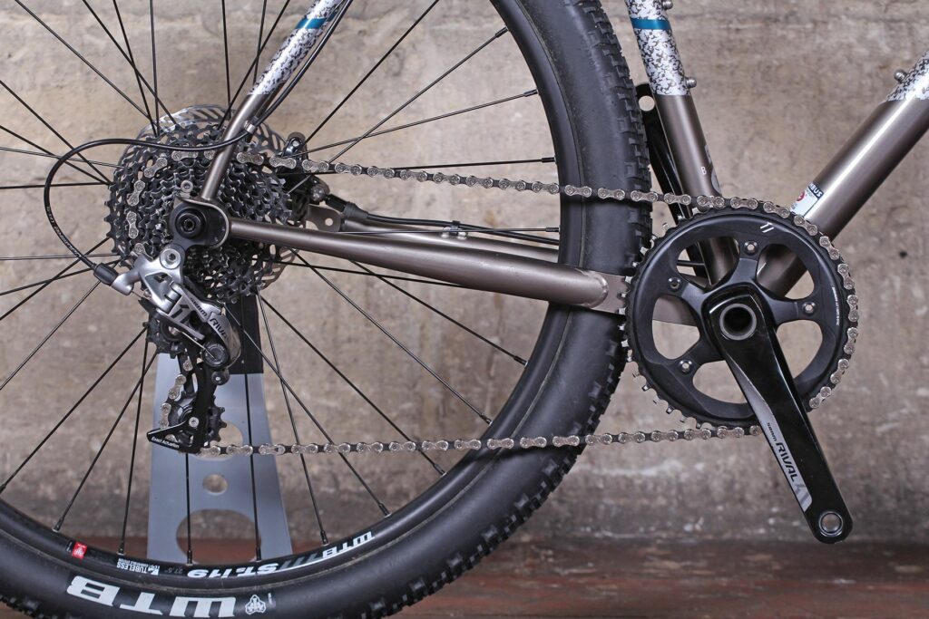Bombtrack Hook EXT – drive train.jpg