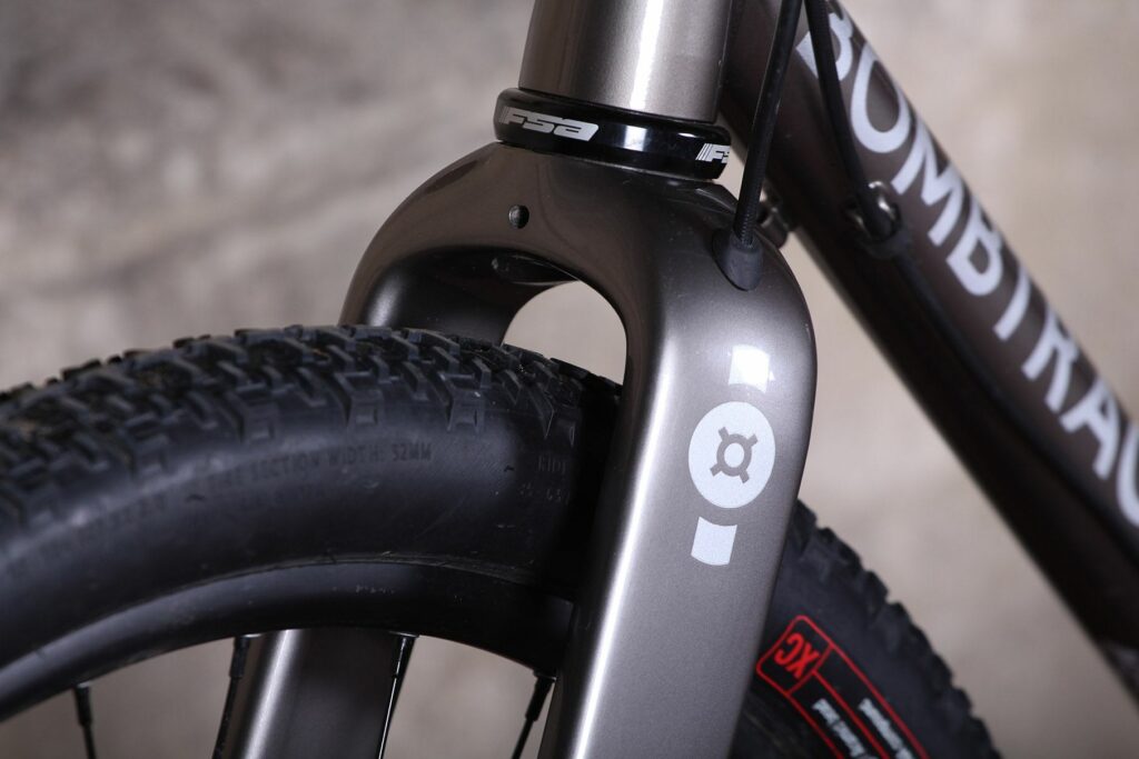 Bombtrack Hook EXT – fork clearance.jpg