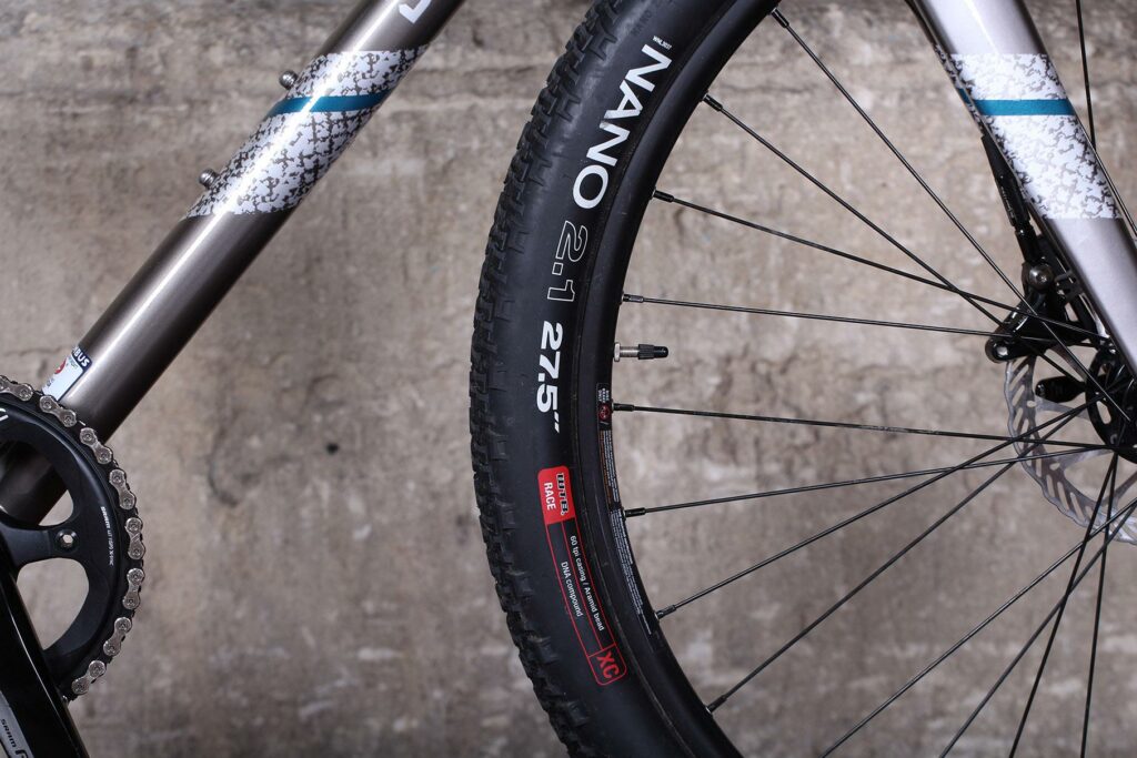 Bombtrack Hook EXT – tyre 2.jpg
