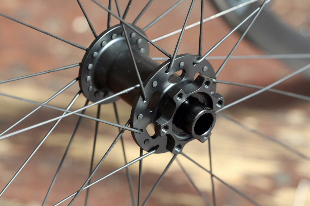 Praxis Works RC21 wheelset – front hub 2.jpg